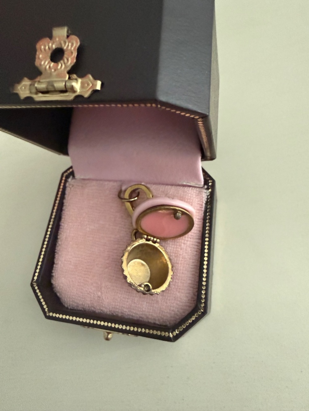 Juicy Couture Cupcake Charm Dessert Charm - Picture 3 of 4
